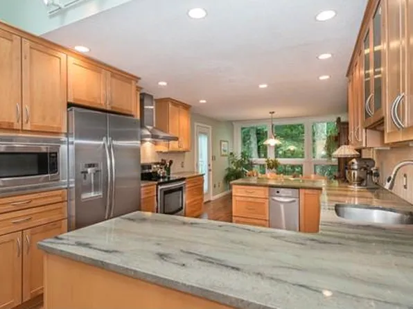 18 Coltsway, Wayland, MA 01778