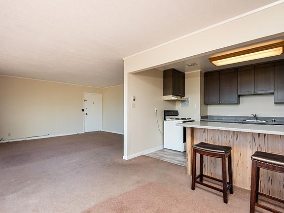 5th image of 758 Pepper Dr