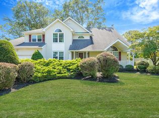 59 Buckingham Dr, Holbrook, NY 11741