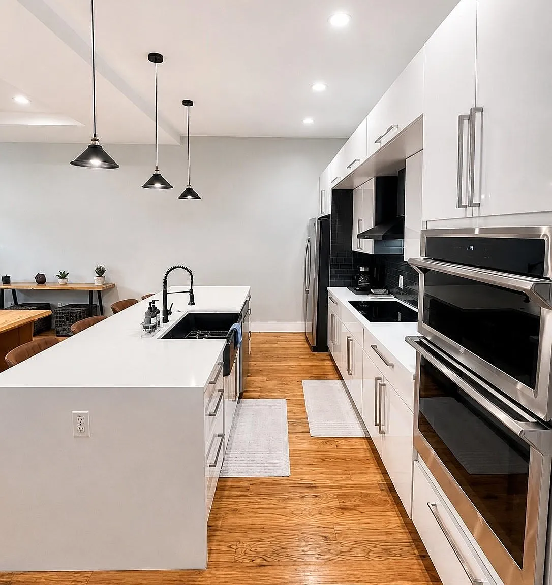3 bed, 3.5 bath, 2150 sqft, $5,000 — Photo 4