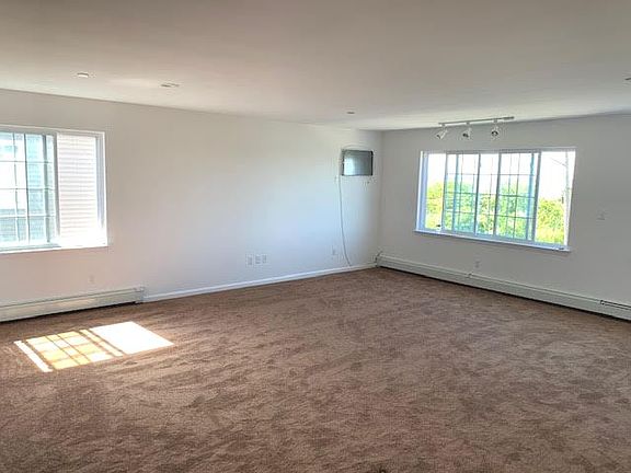 4th image of 62-21 De Costa Ave #2