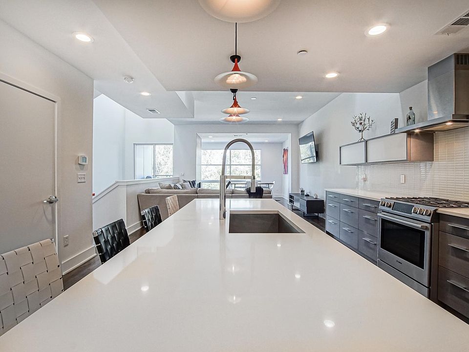 1st image of 715 W 16th St #B-3