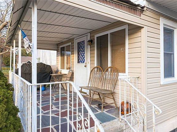 3rd image of 107 Woodside Dr