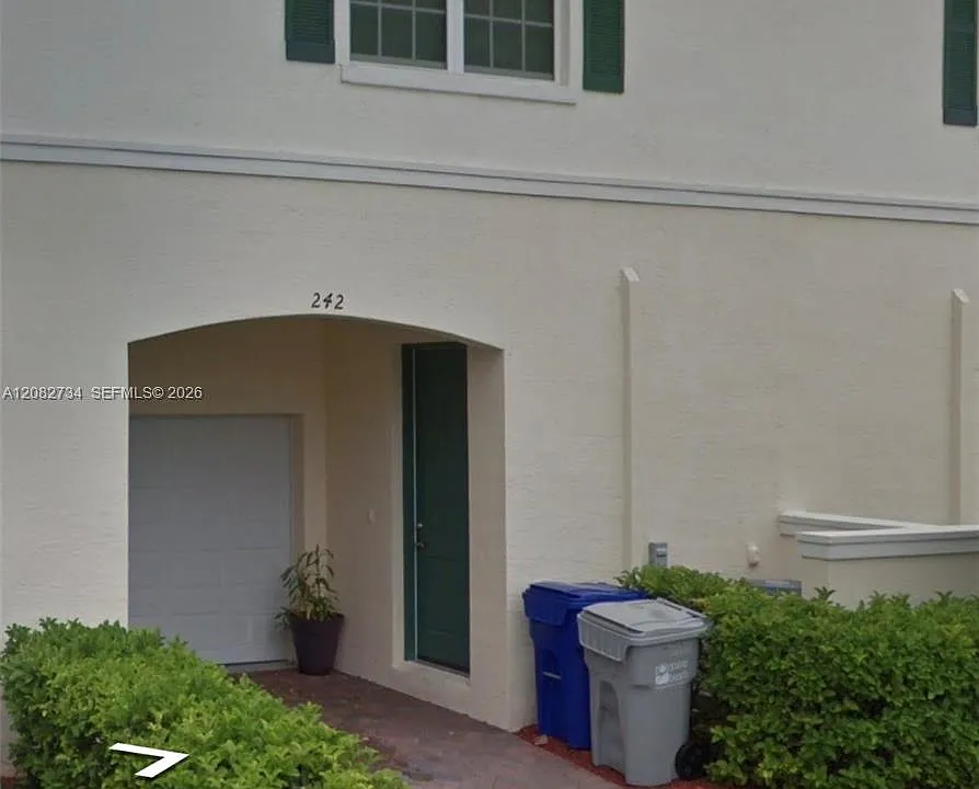 242 SW 7th Ct #242