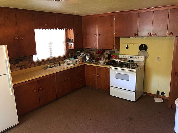3rd image of 222 Hillcrest Dr