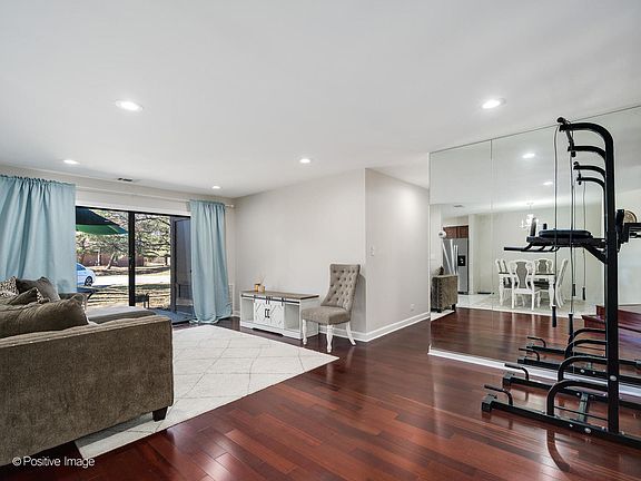 2nd image of 1018 Cottonwood Ct APT 1B
