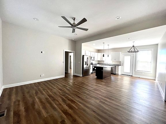 Living room / Kitchen