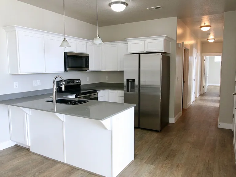 49 W Silver Springs Dr — Photo 5