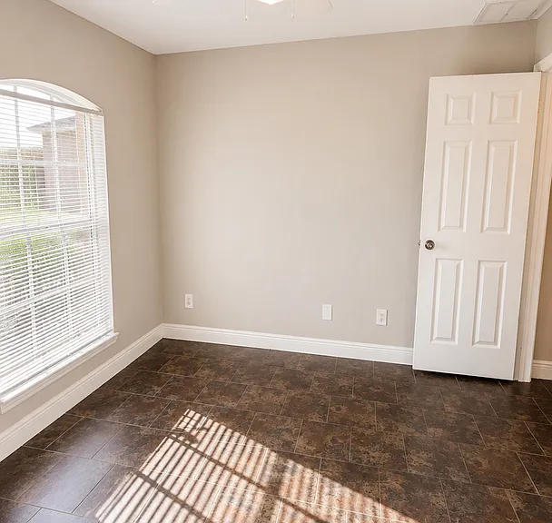 111 Homer Ave S — Photo 7