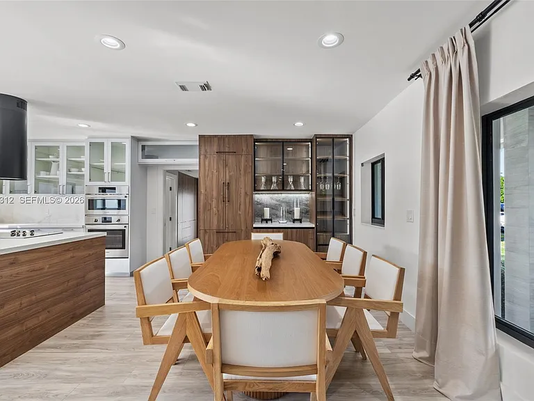 116 W 1st Ct — Photo 9