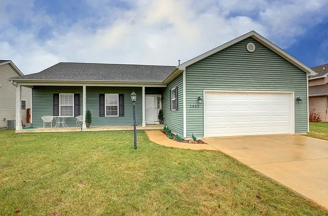 1402 Farley Ln photo 1