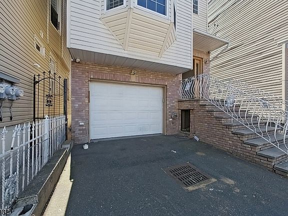 4th image of 78 Beverly St
