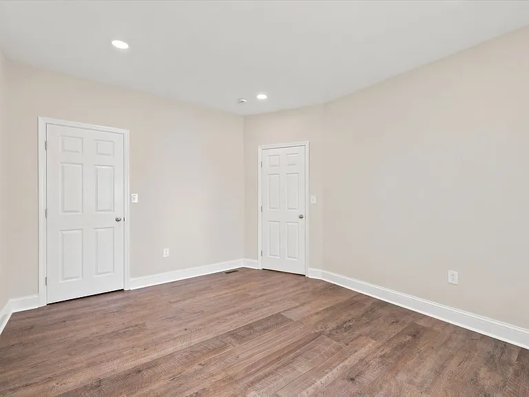 1605 Brintons Bridge Rd — Photo 17