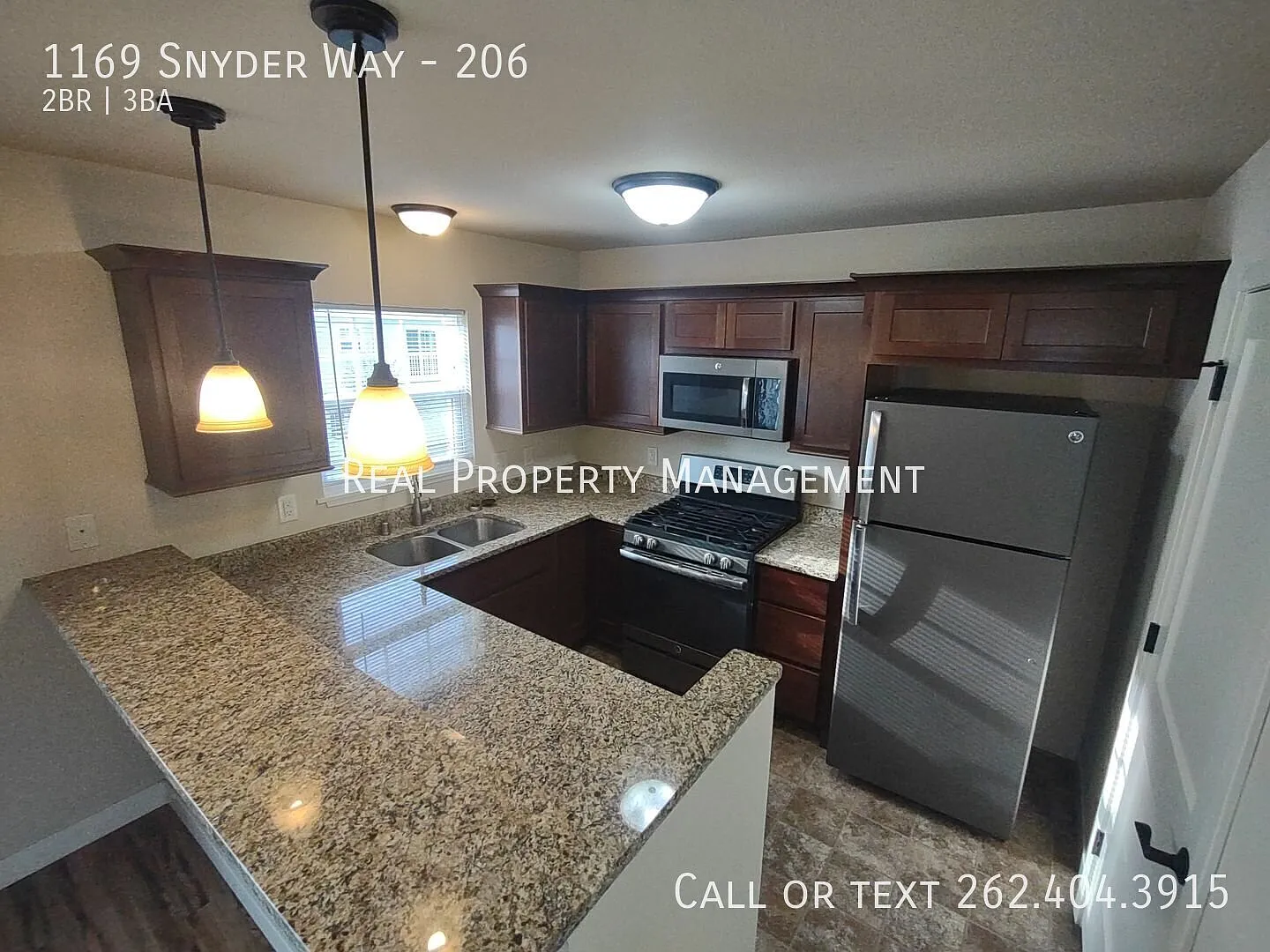 Beautiful Townhome Living in Oconomowoc Private Entry & Attached Garage! 1695 Sq Ft. — Photo 4