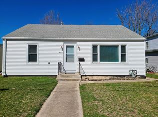 809 W 4th St, Dixon, IL 61021