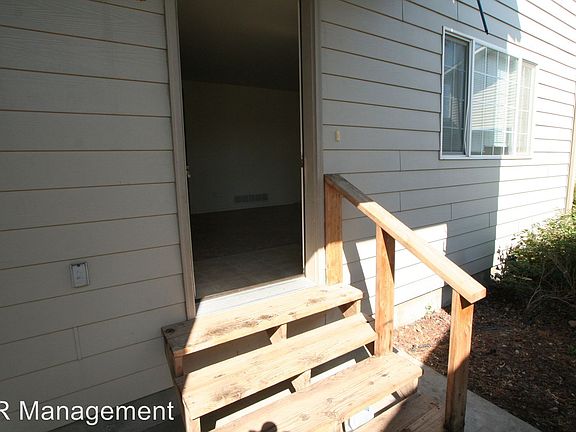 3rd image of 809 Mantle Dr APT B