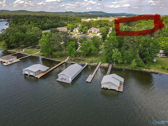 3rd image of 1 Cedar Cir