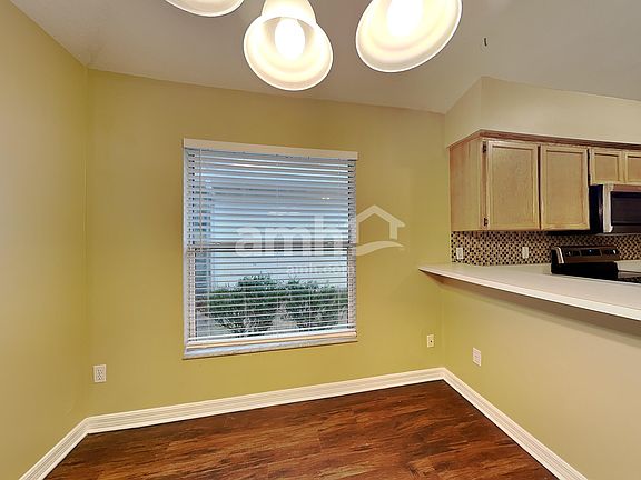 5th image of 815 Park Trail Dr