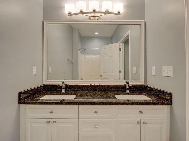 1113 Greensview Cir — Photo 11