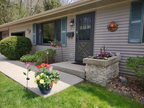51 Washington St, Mayville, WI 53050