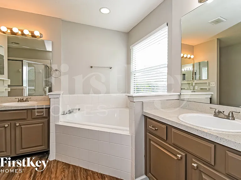 8006 Welbeck Ln — Photo 10