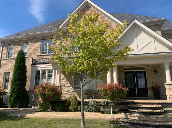 4 Bonnie Braes Dr, Brampton, ON L6Y 0X3