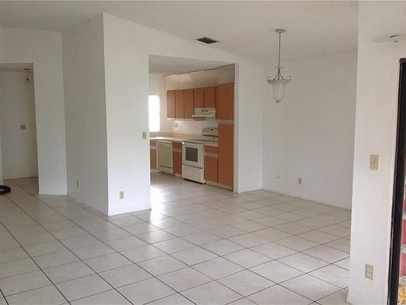 5th image of 2922 NW 91st Ave