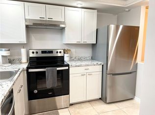 170 Turtle Lake Ct APT 210, Naples, FL 34105