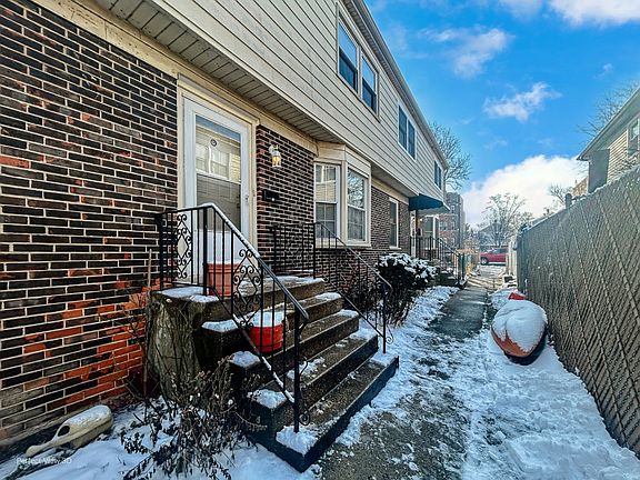 3rd image of 2008 W Lunt Ave Unit B