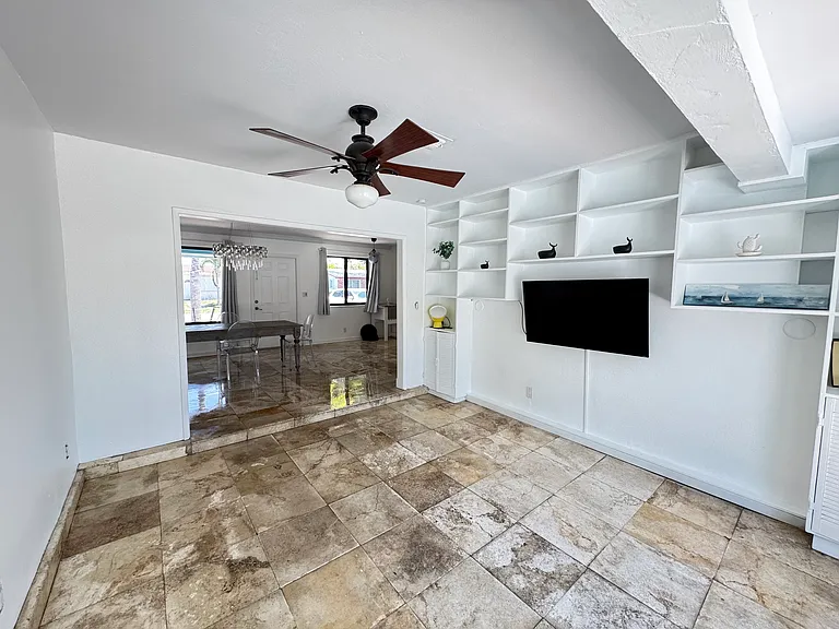 101 SE 14th Pl — Photo 9