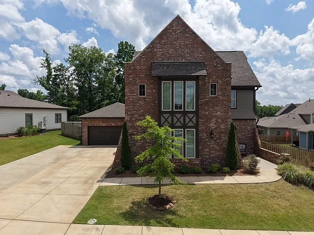 4 bed, 2977 sqft, $4,250 — Photo 2