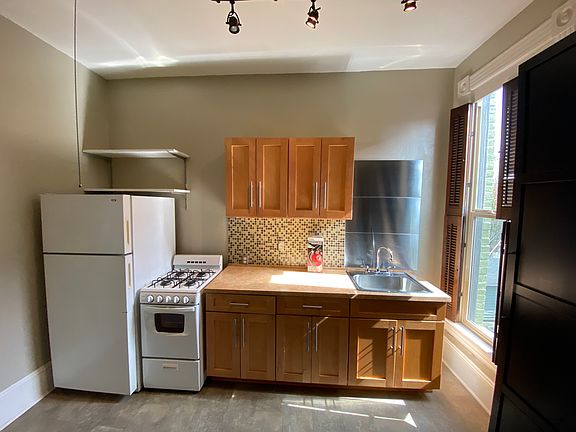 3rd image of 320 N Yakima Ave APT 4