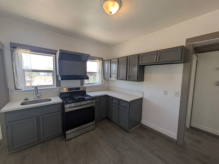 386 N Mount Vernon Ave — Photo 14