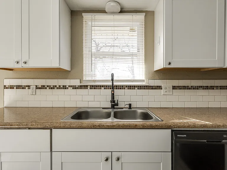 645 Lloyd Ave — Photo 14