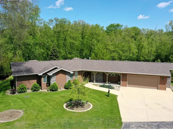 27 Birchwood Ln, Saint Anne, IL 60964