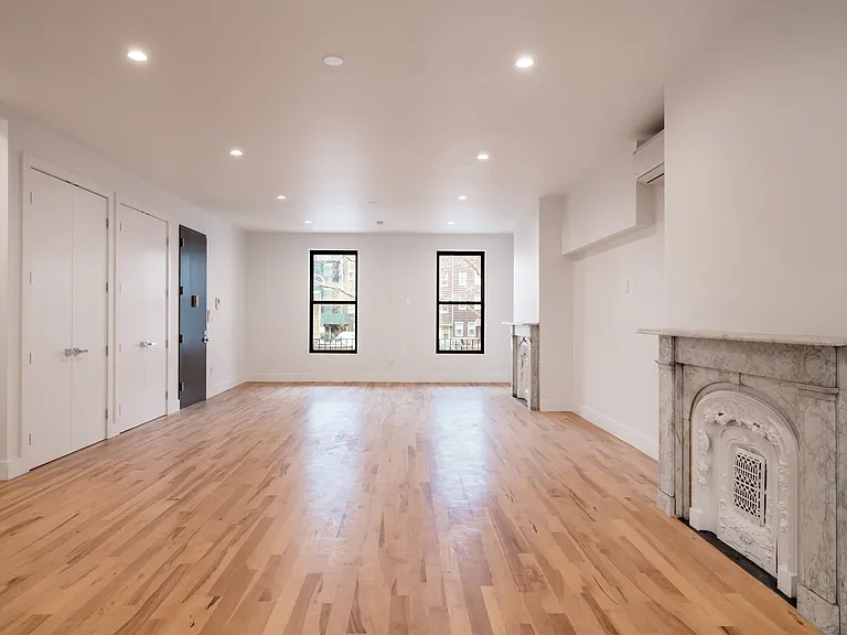 31 Orient Ave #PARLOR — Photo 4