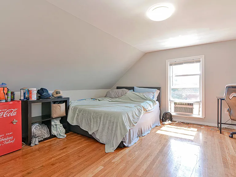 256 W 6th St #2 — Photo 12