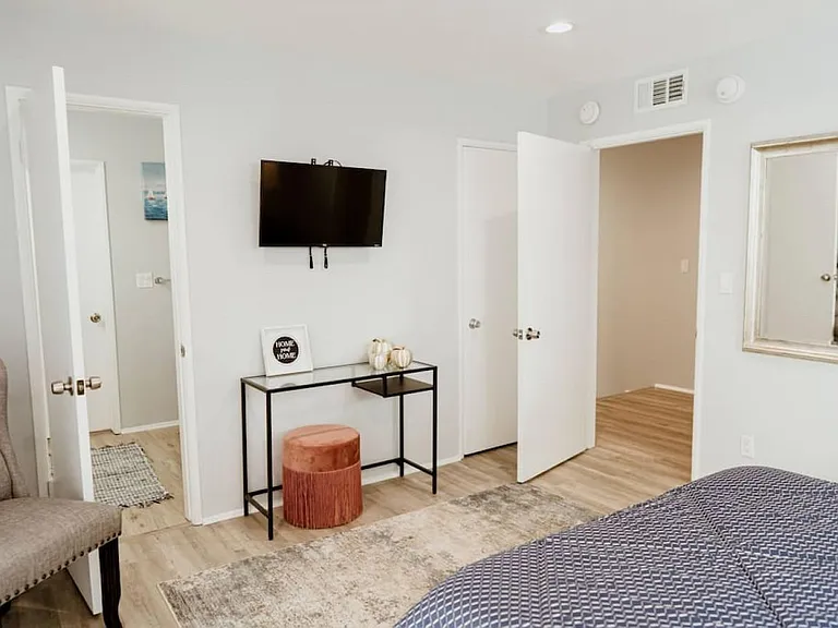 11153 1/2 Morrison St — Photo 36
