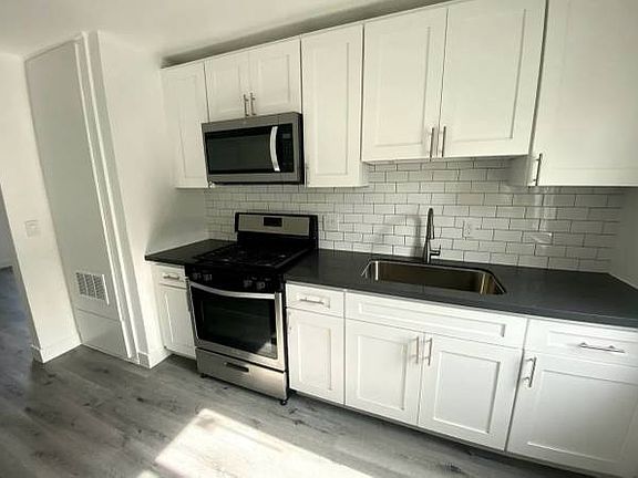 4th image of 4676 Grey Dr APT 3