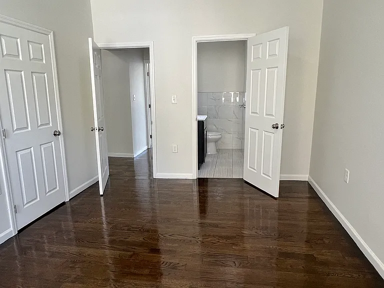 168 N Grove St #203 — Photo 3