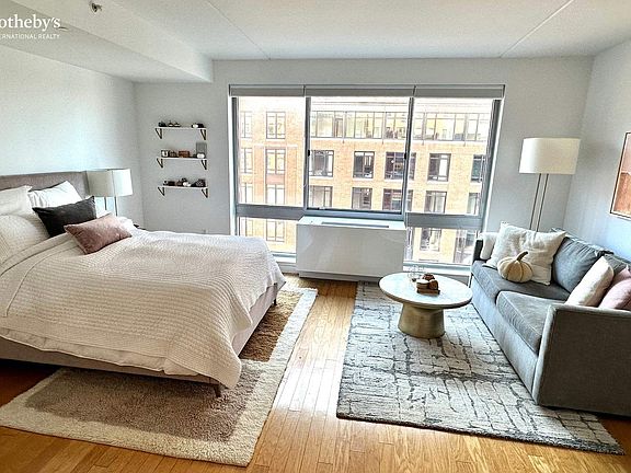 3rd image of 555 W 23rd St APT S12k