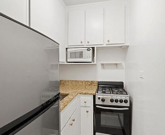 3rd image of 335-341 E 51st St #1H