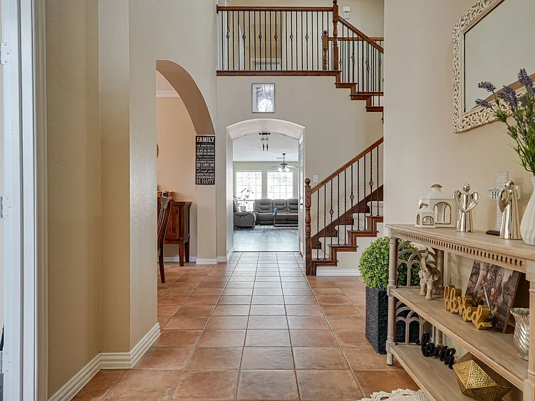 11804 Blackhawk Dr — Photo 2