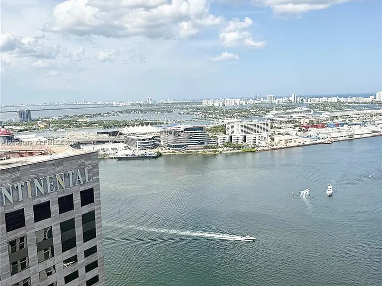 335 Biscayne Blvd #4200 — Photo 10