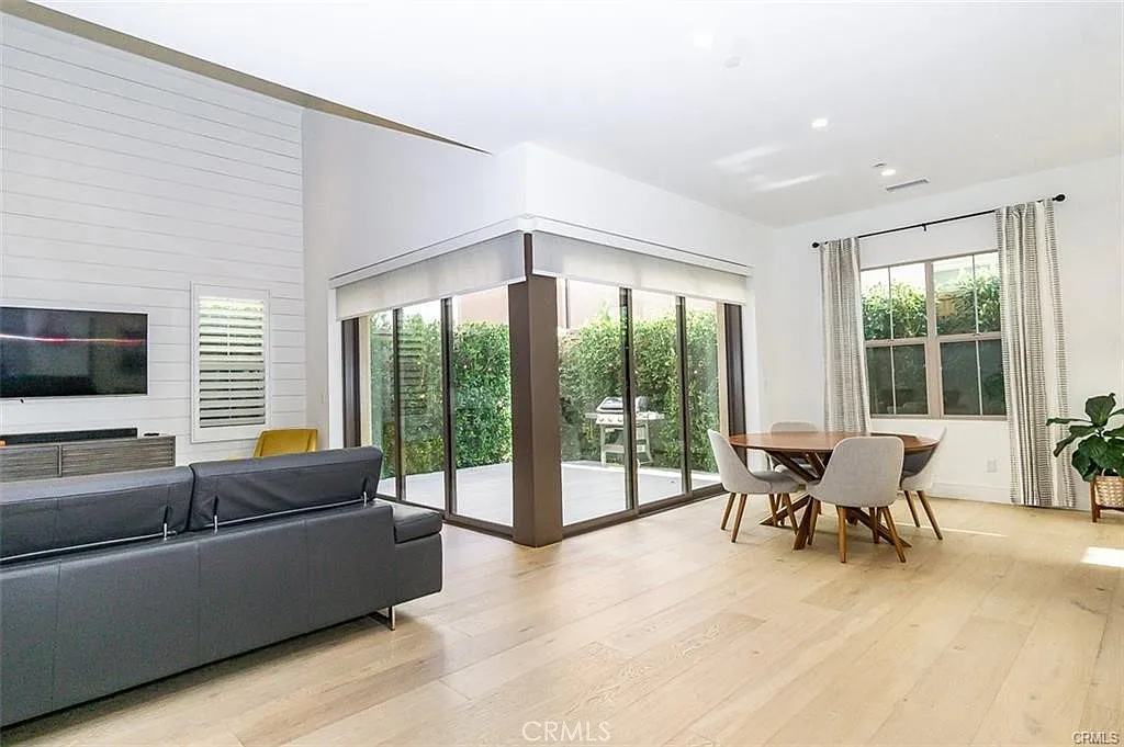4 bed, 2475 sqft, $6,500 — Photo 3