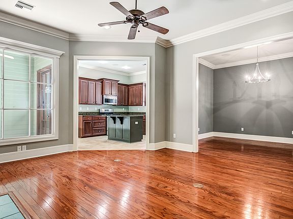 4th image of 107 Woodsboro Dr