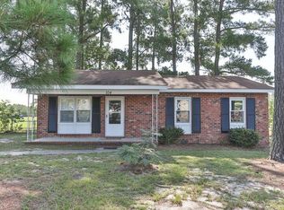 104 Beeler Ave, Hamlet, NC 28345