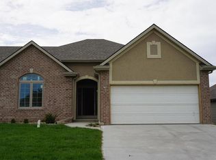 4402 Stonebridge Dr W, Saint Joseph, MO 64505