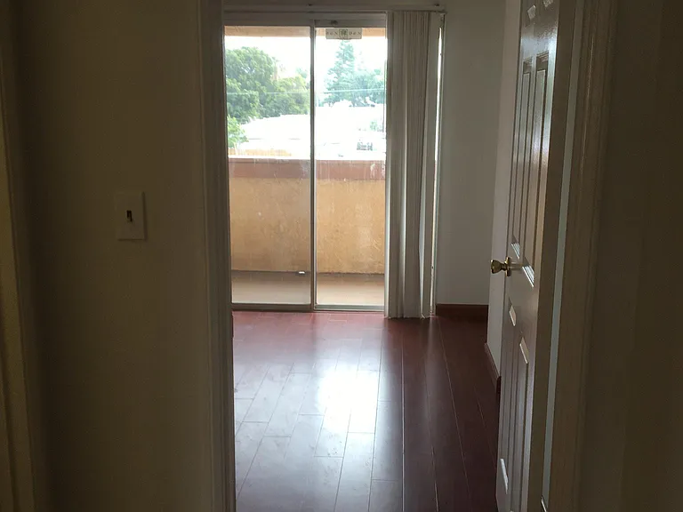 596 Victoria St #A201 — Photo 37