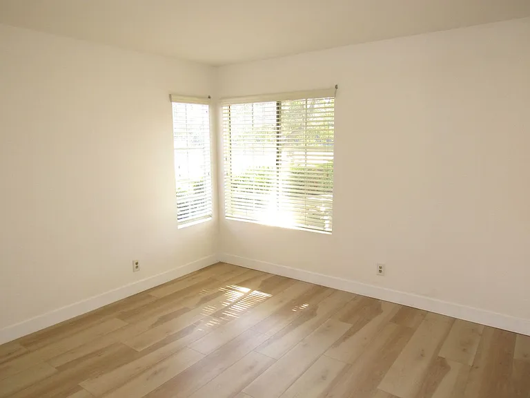 1099 W Ontario Ave — Photo 11